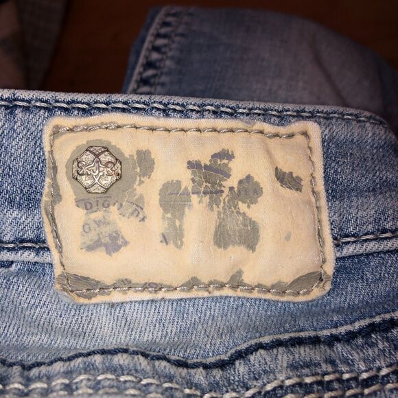 Silver Womens 28 x 22 Aiko Mid Capri Cropped Super Stretch Denim Jeans 26 x 23.5 - Picture 8 of 12